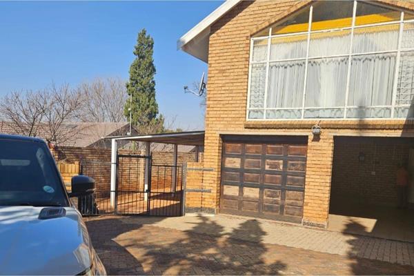 This stunning 4-bedroom house is nestled in the secure neighborhood of Wilkoppies, conveniently situated behind the Wilmedpark private ...