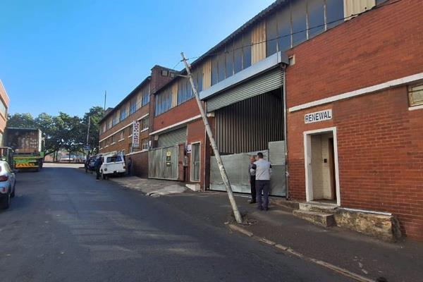 This 534m2 Warehouse is now available for rent. There is a roller shutter and two pedestrian access points at different sides of the ...