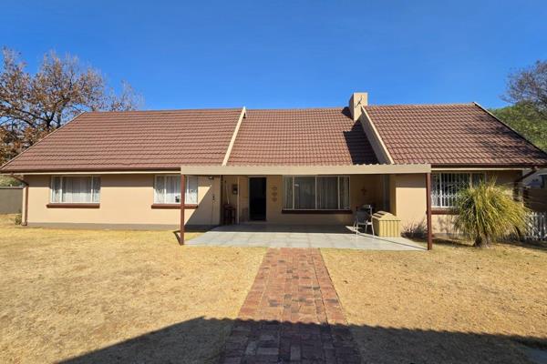 4 Bedroom house with 3 bathroom for rent in Sasolburg
Exquisite corner house for rent

4 Spacious bedrooms with build in cupboards ...