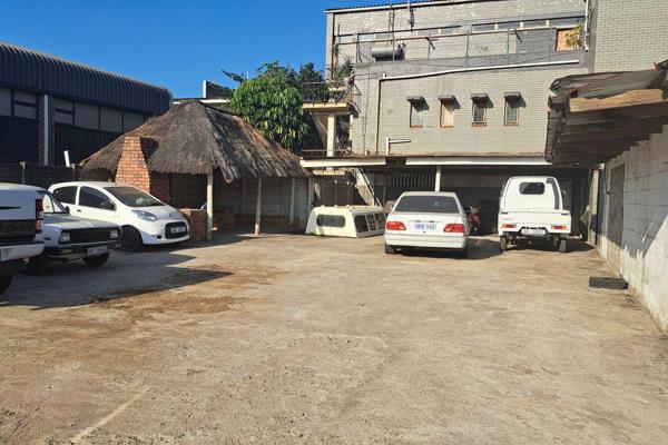 100m2 Workshop for rent in Empangeni.

This unit consists of a 100m2 workshop and a 200m2 cemented yard space.

The unit has a lapa ...