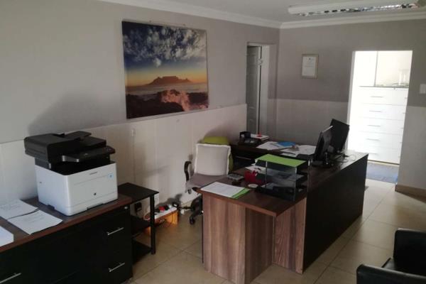 Separate self-contained side office available to let.
Professional office away from ...