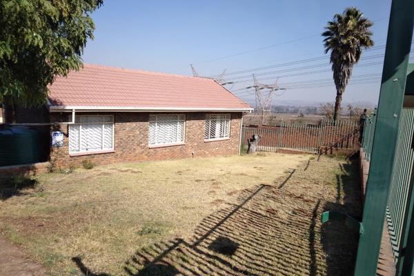 Spacious family home offering you 3 Bedrooms. 2 bathrooms one of which is an ensuite in ...