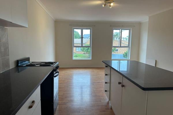 Completely Private - Spacious 

Looking for a Professional Single Person with Sober Habits 

Open Plan , Tiled Lounge 
Kitchen  ...