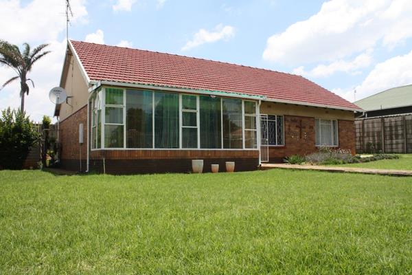 This charming home in Primrose offers the ideal accommodation for any family.

The home offers:
3 Sunny Bedrooms.
1.5 ...