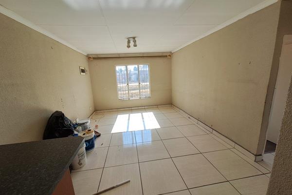 Clarina Pretoria North beautiful 2 bedroom flat for sale, 1 bathroom, open space Living/Dining room, carport. This complex that is near ...