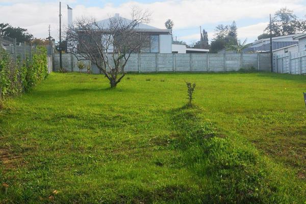 Let me introduce you to our Exclusive Sole Mandate: This Vacant Plot has the distinct ...