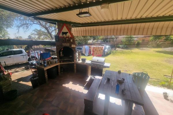 Family Home for Sale in Rooihuiskraal
**Remax is proud to present this property**
3 ...