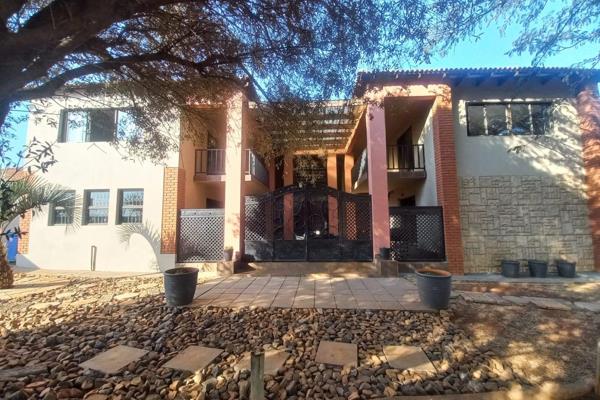 This outstanding property, nestled at the foot of the Magaliesberg and only 3 km from Bremer Road, offers a spacious family home for ...