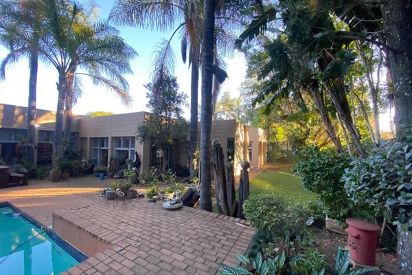 House for sale in Polokwane Central. 

This house offers 4 bedrooms with 2 bathrooms, a large lounge and a dining area.

There is also ...