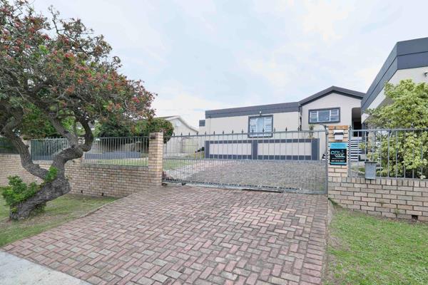 5 bedroom home for sale in Cotswold
 
Welcome Home

The perfect family home is calling you!!!
 
This beautiful well maintained  ...