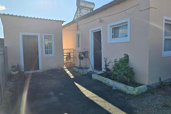 For the beginner family. This 2 bedroom house comes with  a free standing flatlet ...