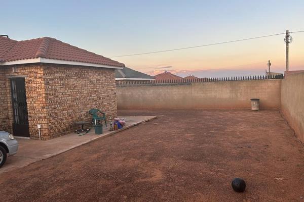 This property offers 3 bedrooms, Kitchen,  Lounge 
And a full bathroom. The yard it&#39;s big for future renovations 
It has ...