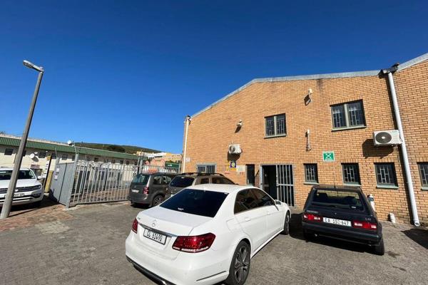 This industrial facility For Sale consists of the following specifications:

- ...