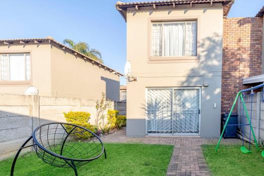 2 Bedroom Townhouse for sale in Sonneglans