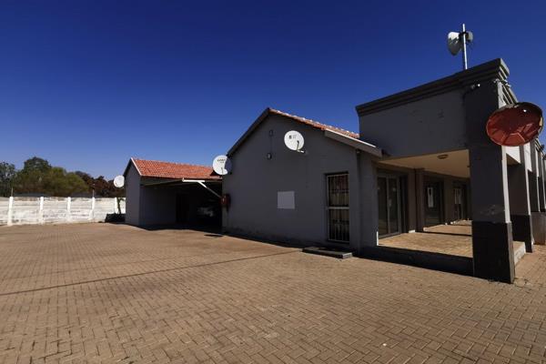 Seize this outstanding business opportunity to acquire a versatile office space accompanied by two bachelor flats. The seller is ...