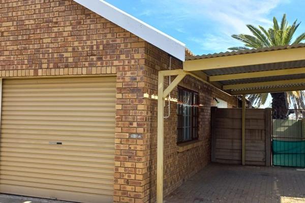 Spacious open-plan lounge and kitchen.
2 Bedrooms, 1 full bathroom.
Lockable garage and extra carport.
Prepaid electricity, the water ...