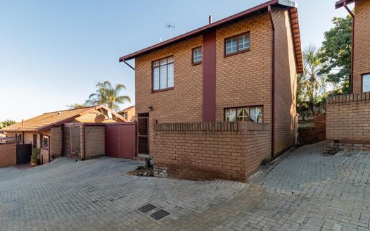 3 Bedroom Townhouse for sale in Garsfontein