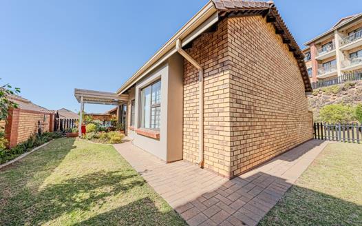 2 Bedroom Townhouse for sale in Olivedale