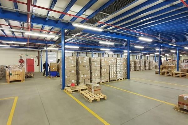 Spacious Logistics Hub in Parow Industrial – 9,262m&#178; 

Discover this premium ...