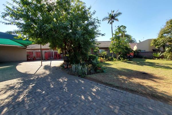 Beautiful and well maintained property situated in the northern part of Phalaborwa near the college.
This property consists of an ...