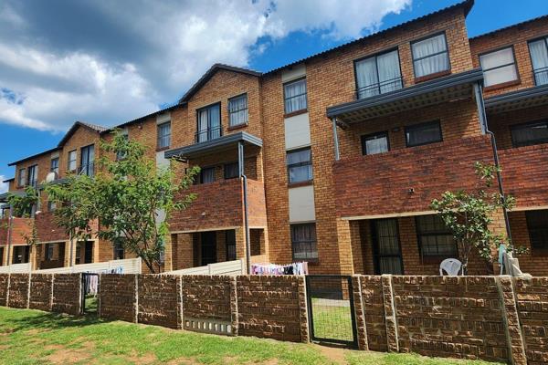 Welcome to your new home in the heart of Olifantsvlei, Johannesburg South! This modern ...