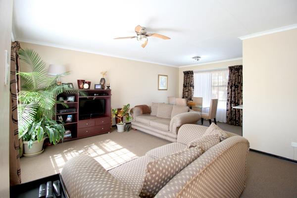 Oak Ridge is an established sectional title townhouse complex in Weltevreden Park. The ...