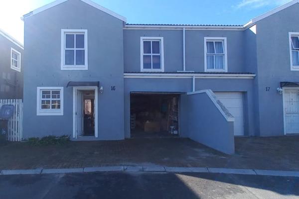 Cosy well curated townhouse for sale in Athlone.
Three bedrooms with built in cupboards in two of them.
Main bedroom has an ensuite ...