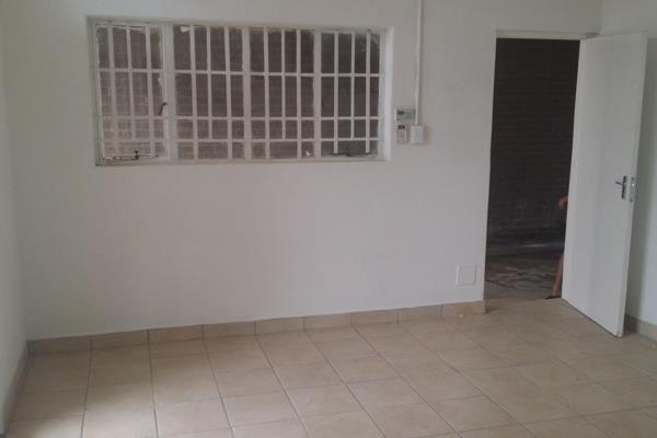 Ground floor Bachelor flat Available – IMMEDIATE
Rental: R2080 per month
Has own private ...