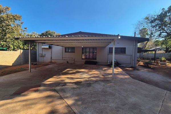 This 1600m2 property is a great investment opportunity, featuring:

- A main house with 4 bedrooms and 2 bathrooms.
- A spacious ...