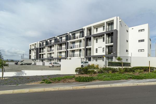 Modern, bright and sunny, this 40sqm 1 bedroom apartment is situated a foot step away from the Blouberg beaches. Situated on the 3rd ...