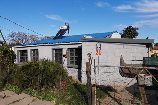 This property offers 2 bedrooms , 2 bathrooms , big lounge , kitchen and braai room. 

Corner plot with pool. Carport and fully ...