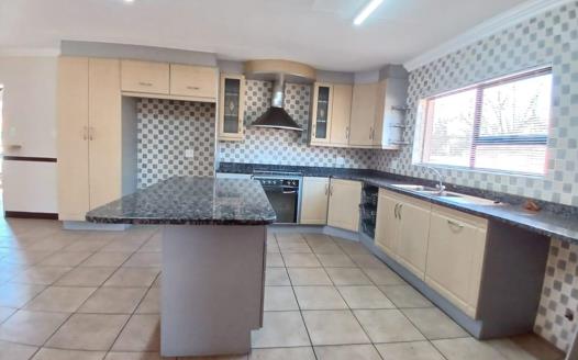 3 Bedroom Townhouse for sale in Vanderbijlpark SW 5