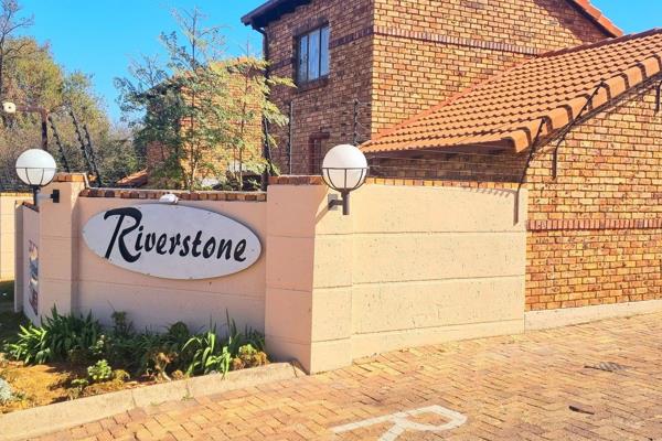 This spacious simplex 2 bedroom loft unit is perfectly located in Halfway Gardens and ...