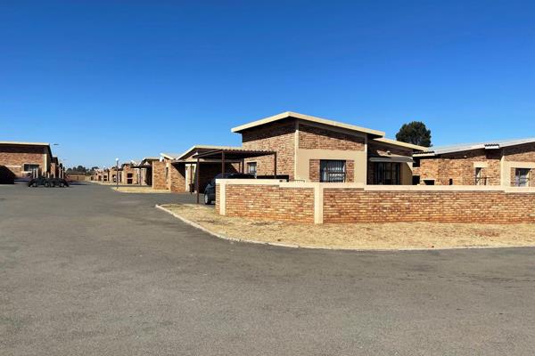 Introducing this charming 2 bedroom apartment situated in the serene neighborhood of Bonanne, Vanderbijlpark. Offering a secure living ...