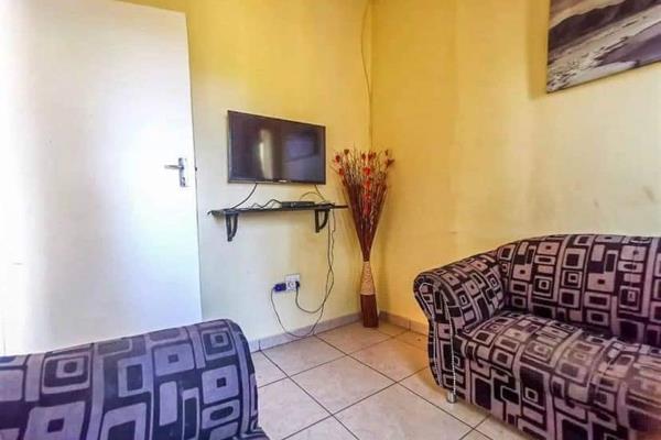 The unit is walking distance to UJ Banting Campus
*200m walk to UJ Banting Campus ...