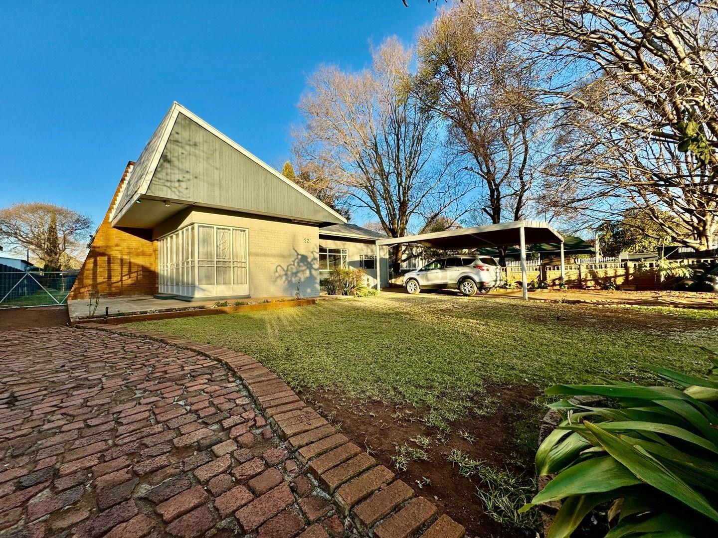 5 Bedroom House for sale in Potchefstroom Central - P24-114670500