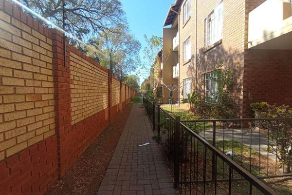 GROUND FLOOR 2 BEDROOM UNIT FOR SALE

UNIT SIZE: 61m&#178;

EXPENSES:

- Levies: R666 pm
- Rates: R439 pm

FEATURES:

- ...