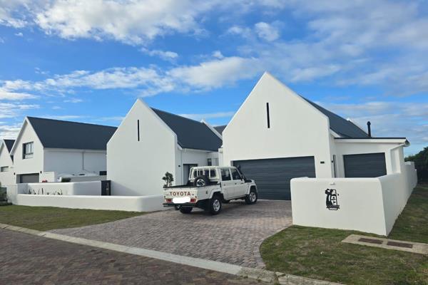 A beautiful 3 bedroom, 3.5 bathroom house in St Francis links golf estate. 

The house ...