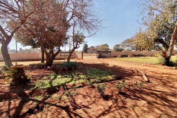 This small holding semi-rural is for sale in Tarlton on Coetzee Street, a quiet street. ...