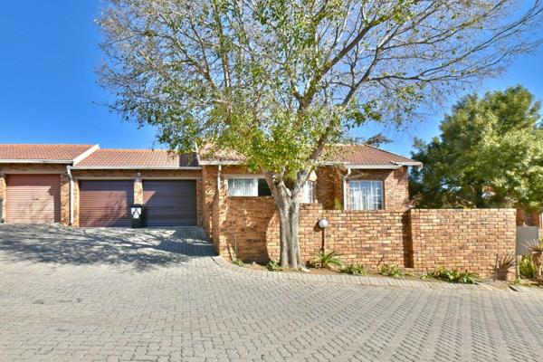 Located in the sought-after area of Wilgeheuwel, Roodepoort, this property offers a well-priced opportunity with good finishes and nice ...