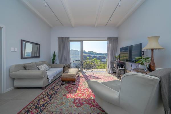 Dual Mandate !
Stunning two bedroom two bathroom modern apartment with a small sea-view ...