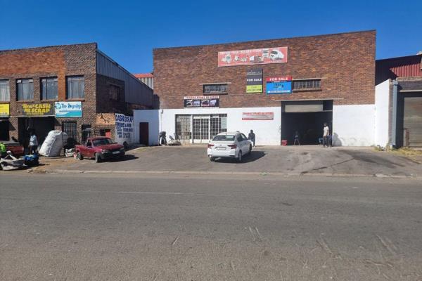 This prime workshop space measuring 500sqm is to Let in Benoni. The workshop is spacious ...