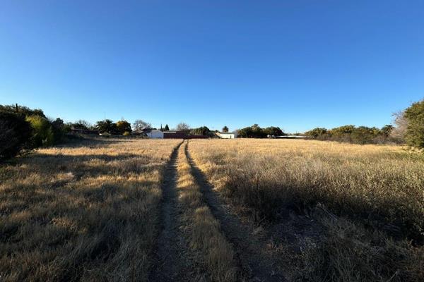 Seize this rare opportunity to own five vacant lands in the highly sought-after Upper Bultfontein area!  Four are right next to each ...