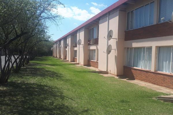 *Our price includes commission*
Discover simplicity in this 1-bedroom flat in Barry Hertzog. It features a living and dining room ...