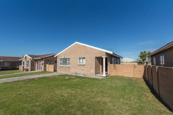 Step into a sense of Family Living, entering this beautiful complex in Chade Manor Parsons Vlei.
This beautiful 3 bedroom freehold ...