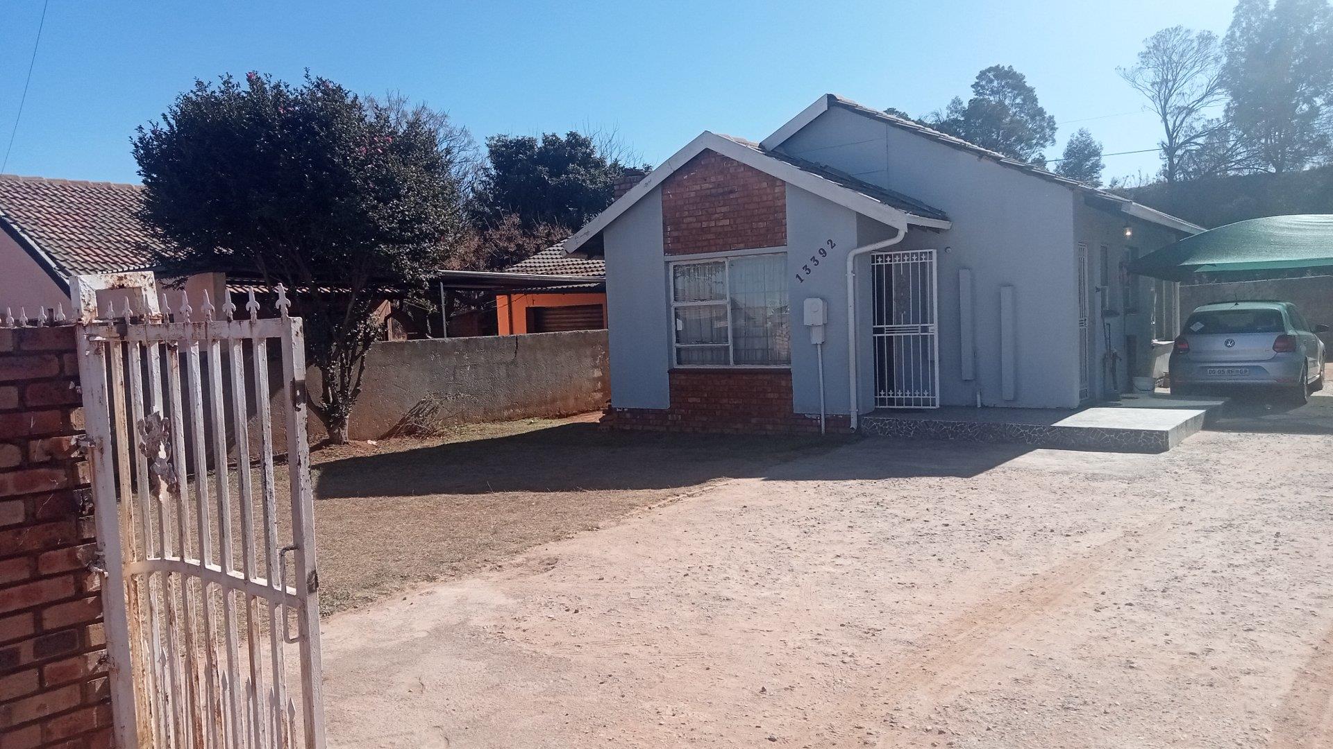 3 Bedroom House for sale in Kagiso - P24-114675353