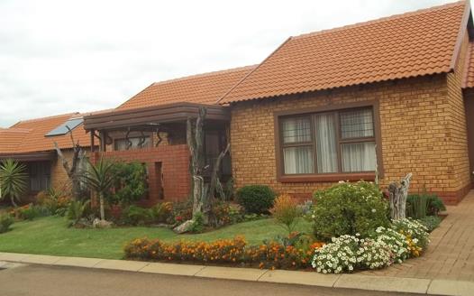 2 Bedroom House for sale in Willow Park Manor