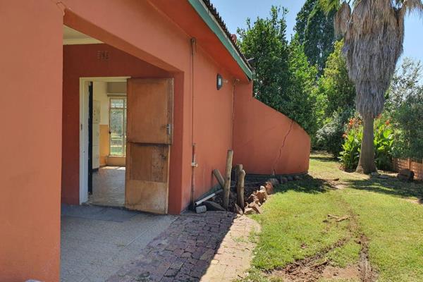 This property is an income generator!

The small holding offers:

24 Chicken Coops (Equipment can be purchased additionally) 
Main ...