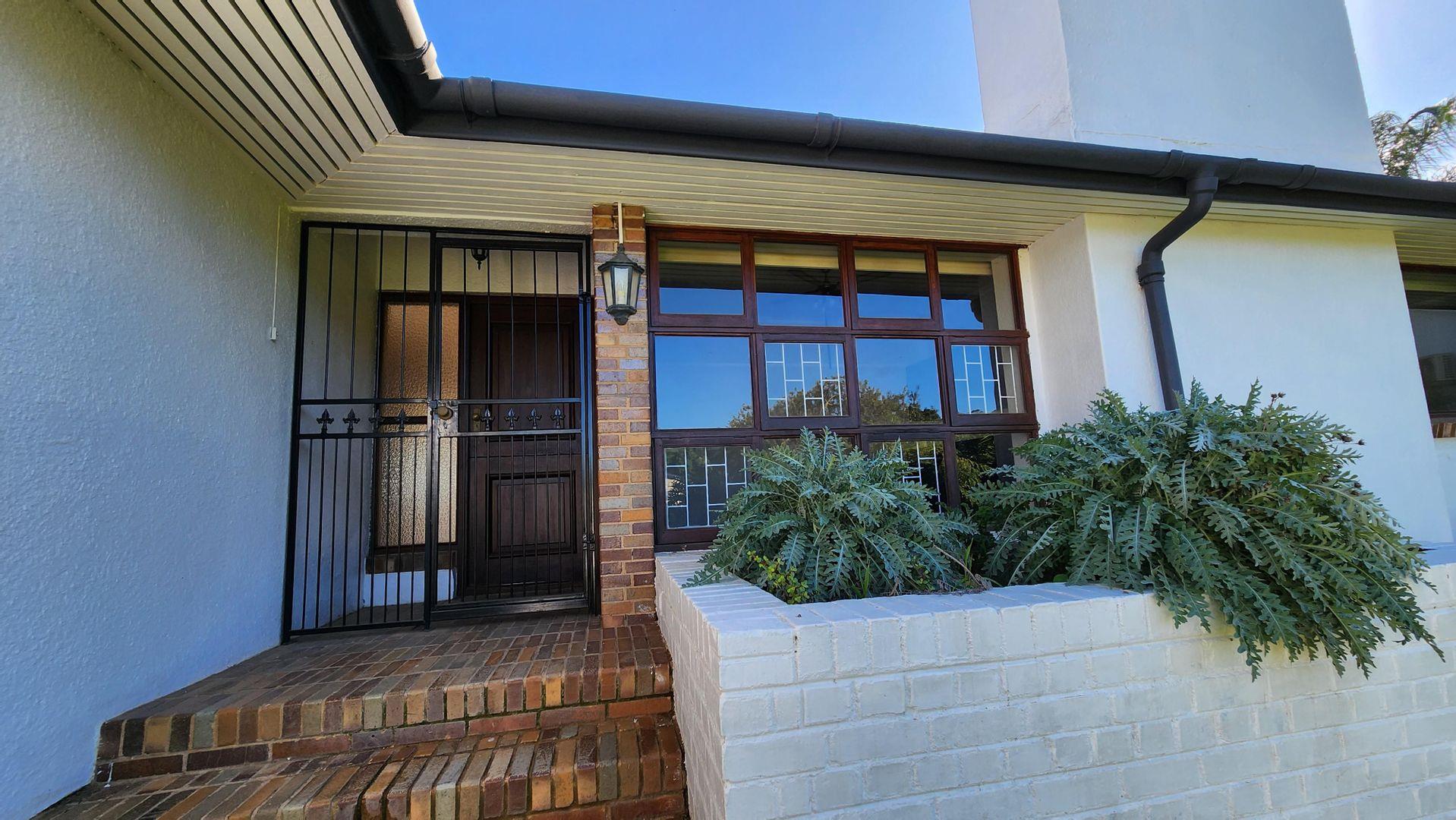 3 Bedroom House for sale in Bergzicht 61 Ford Street P24114675633