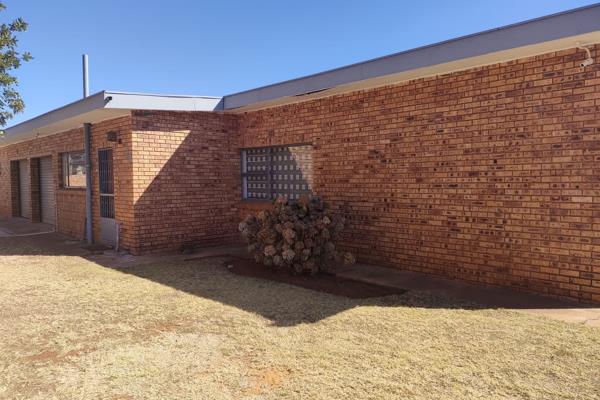 This charming four-bedroom corner house is built with decorative stone and is set on a very large plot. It boasts several features that ...